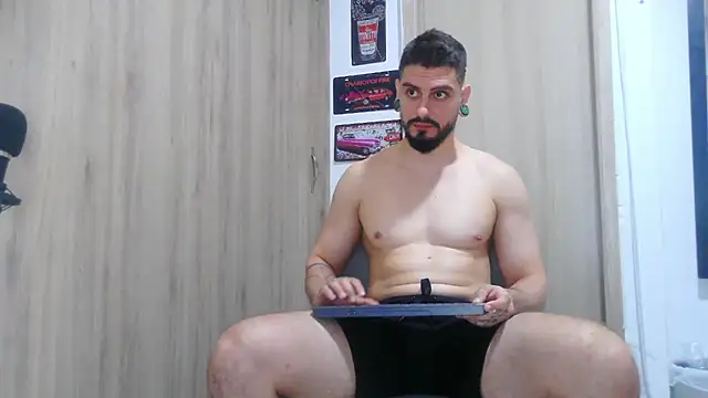 Snapshot of Aaron_kwok28 chatting on October 2025 01:51:02 AM Aaron kwok28 online show from October 2025 01:51:02 AM