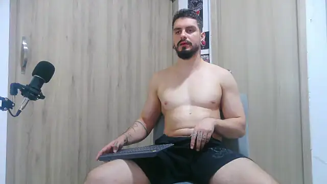 Snapshot of Aaron_kwok28 chatting on November 2025 03:40:02 AM Aaron kwok28 online show from November 2025 03:40:02 AM