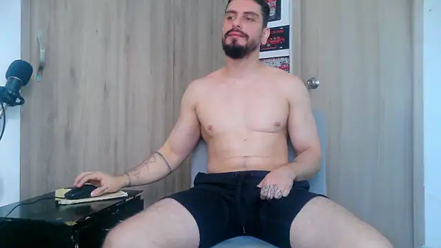 Snapshot of Aaron_kwok28 chatting on November 2025 09:09:02 PM Aaron kwok28 online show from November 2025 09:09:02 PM