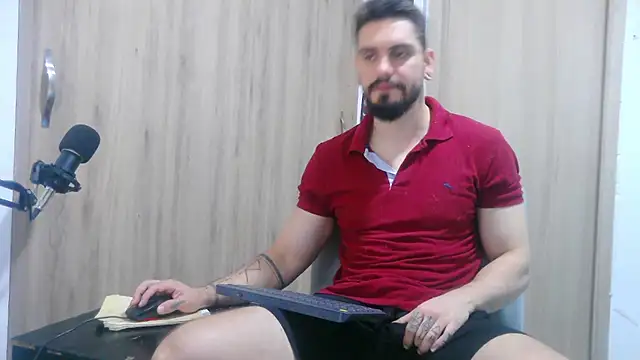 Snapshot of Aaron_kwok28 chatting on November 2025 10:25:01 PM Aaron kwok28 online show from November 2025 10:25:01 PM