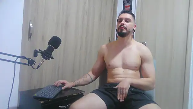 Snapshot of Aaron_kwok28 chatting on November 2025 03:06:01 AM Aaron kwok28 online show from November 2025 03:06:01 AM