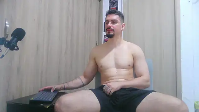 Snapshot of Aaron_kwok28 chatting on December 2025 03:12:02 AM Aaron kwok28 online show from December 2025 03:12:02 AM