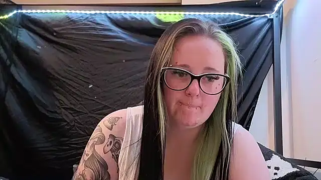 Bunny Cummings online show from April 2026 10:01:02 PM