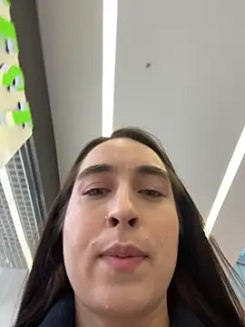 Holly Play online show from December 2025 12:03:02 PM