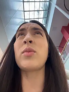 Holly Play online show from February 2026 12:05:02 PM