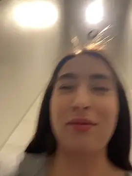 Holly Play online show from March 2026 12:11:01 PM