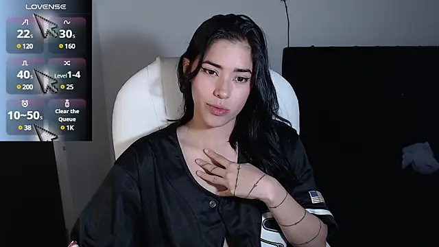 Snapshot of LESLIEBLACK_ chatting on February 2025 02:53:01 AM LESLIEBLACK online show from February 2025 02:53:01 AM
