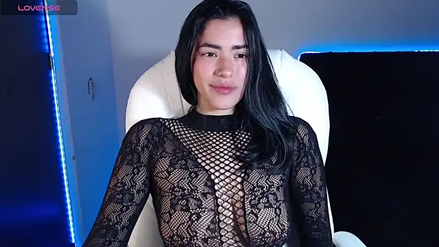 Snapshot of LESLIEBLACK_ chatting on March 2025 11:43:02 PM LESLIEBLACK online show from March 2025 11:43:02 PM