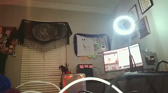 Snapshot of Lyrann89 chatting on January 2025 05:02:01 AM Lyrann89 online show from January 2025 05:02:01 AM