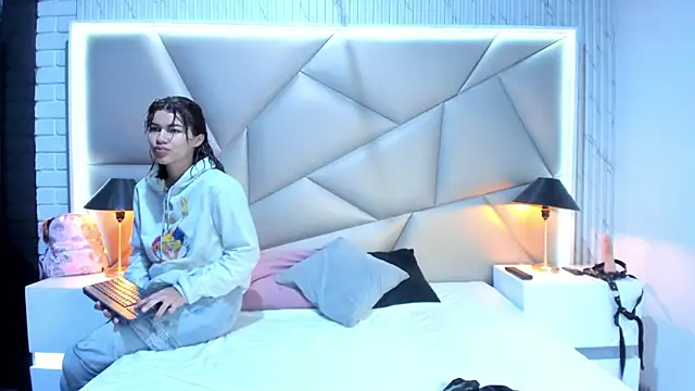 Bonny Bonss online show from February 2025 11:12:02 AM