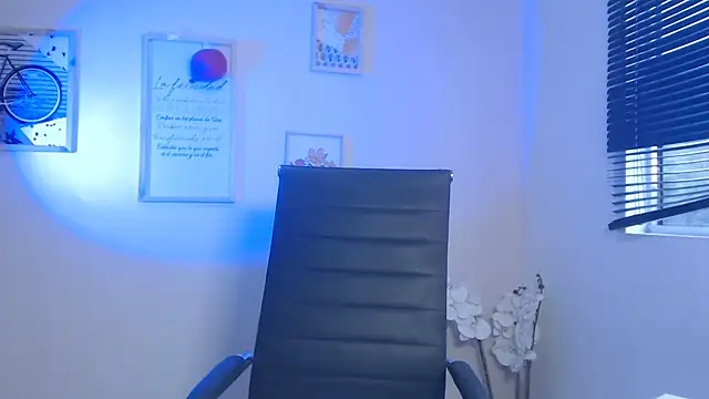 lucy diiaz online show from March 2025 08:38:02 PM