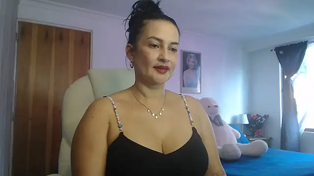 lucy diiaz online show from September 2025 08:19:01 PM