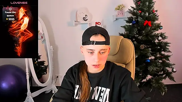 Dolly  Queen  online show from December 2024 08:16:01 PM