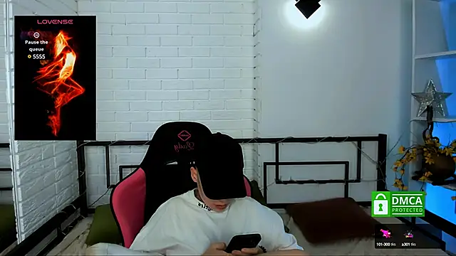 Dolly  Queen  online show from December 2024 02:19:02 AM