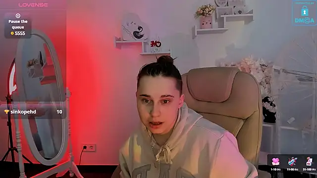 Dolly  Queen  online show from February 2025 11:34:02 PM