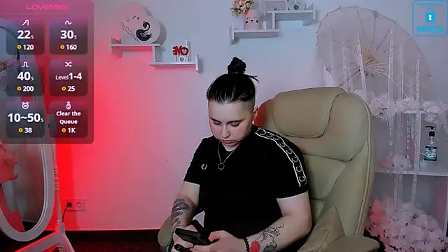 Dolly  Queen  online show from March 2025 12:26:02 AM