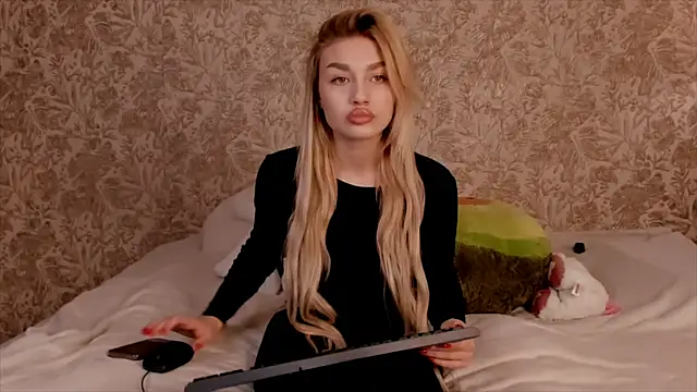 Ella Milla online show from March 2025 10:18:02 AM