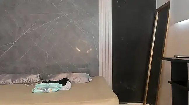 YummyDuooo online show from February 2025 01:32:01 PM