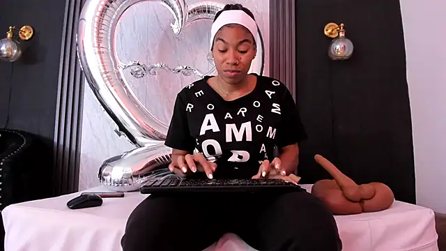 YummyDuooo online show from April 2026 11:09:01 AM