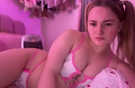 Snapshot of pinkie_piexx chatting on February 2025 10:14:02 PM pinkie piexx online show from February 2025 10:14:02 PM