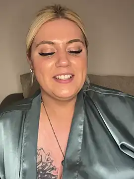 Snapshot of Blondiee3088 chatting on March 2025 04:35:01 PM Blondiee3088 online show from March 2025 04:35:01 PM