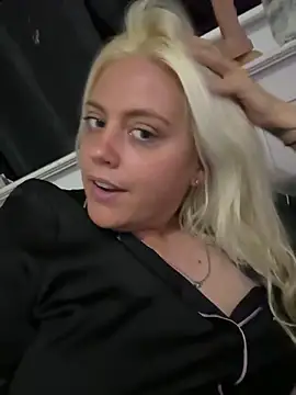 Snapshot of Blondiee3088 chatting on September 2025 04:01:02 AM Blondiee3088 online show from September 2025 04:01:02 AM