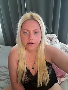 Snapshot of Blondiee3088 chatting on August 2026 08:02:01 AM Blondiee3088 online show from August 2026 08:02:01 AM