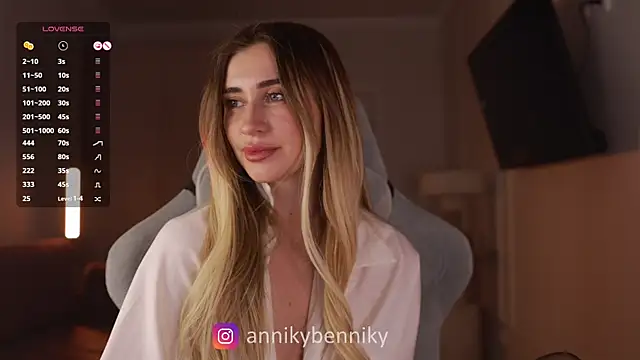 Coconutkittyy online show from March 2025 08:49:01 PM