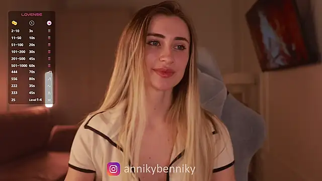 Coconutkittyy online show from March 2025 06:45:02 PM