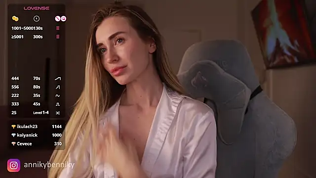 Coconutkittyy online show from March 2025 07:53:02 PM