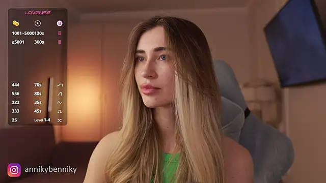 Coconutkittyy online show from March 2025 06:47:01 PM