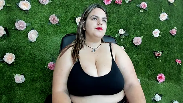 Huge Titties  online show from September 2025 07:06:02 PM