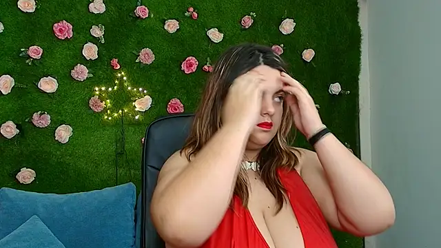 Huge Titties  online show from November 2025 08:07:01 PM