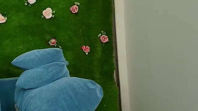 Huge Titties  online show from November 2025 12:41:02 PM