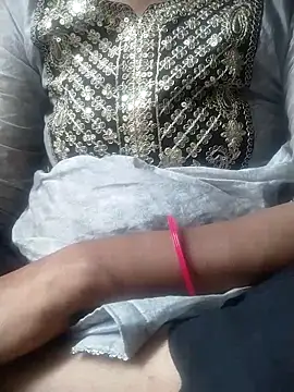 Snapshot of saloni19881 chatting on March 2025 08:04:02 AM saloni19881 online show from March 2025 08:04:02 AM