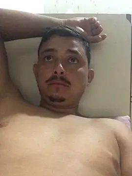 isacalejandroo online show from February 2026 11:14:01 PM