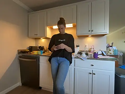 MissSwitch online show from March 2025 02:13:02 PM