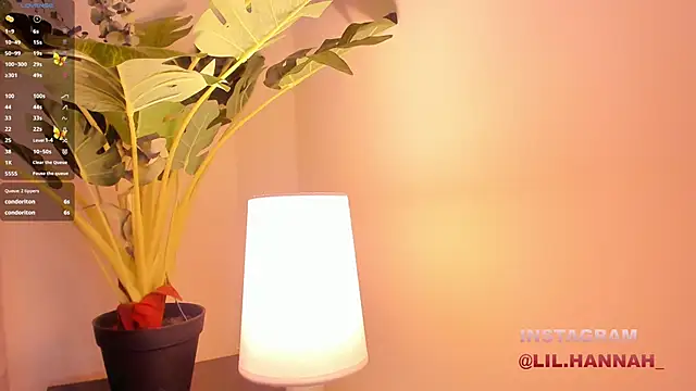 Snapshot of lil_hanna18 chatting on December 2024 01:53:02 PM lil hanna18 online show from December 2024 01:53:02 PM