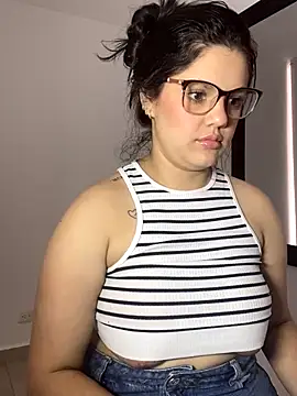 kimberlyhills1 online show from October 2025 07:58:02 PM