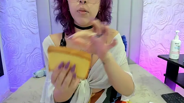 AlexaFoxy18 online show from April 2026 06:14:02 AM