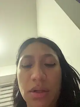 Im Little online show from November 2025 01:39:01 AM