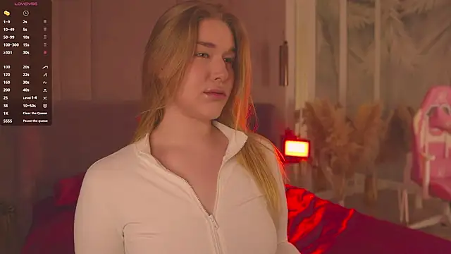 Smiley Mia online show from March 2026 05:19:01 AM