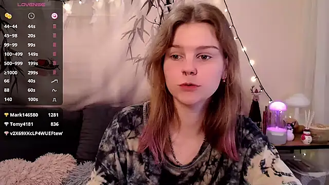 Moona xx online show from January 2025 06:00:01 PM