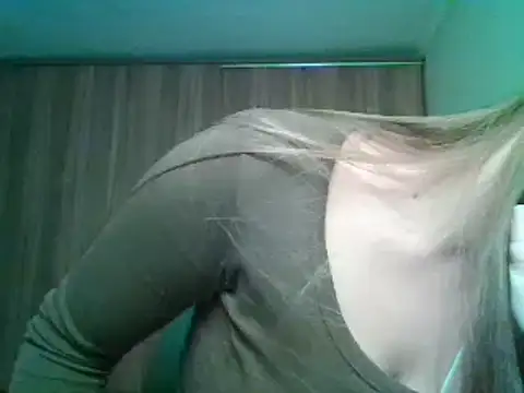 Evasapples online show from October 2025 06:02:01 PM