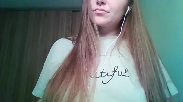 Snapshot of Evasapples chatting on May 2026 04:04:02 PM Evasapples online show from May 2026 04:04:02 PM