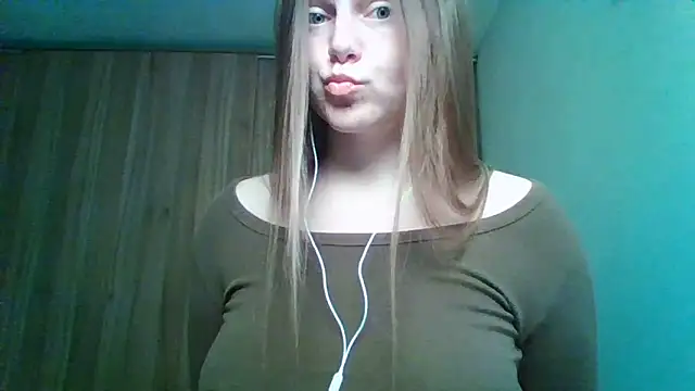 Snapshot of Evasapples chatting on May 2026 08:26:02 PM Evasapples online show from May 2026 08:26:02 PM