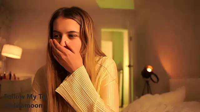 elisa moon online show from March 2025 06:01:02 PM