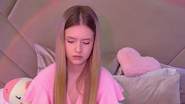 MilanaBalmain online show from October 2025 04:08:01 PM