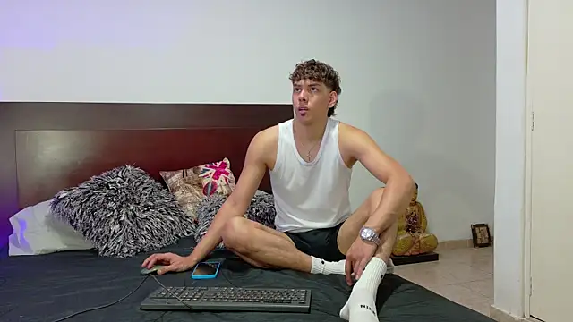 Snapshot of zackmontieel chatting on June 2026 11:51:02 PM zackmontieel online show from June 2026 11:51:02 PM