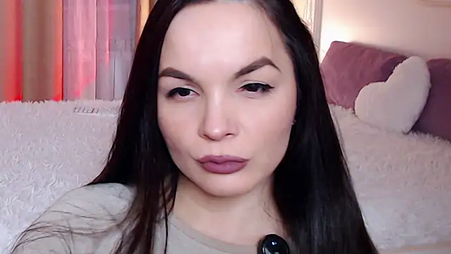 Avylew online show from December 2025 07:41:02 PM